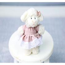 Pelucia ovelha family 12 cm - vestido liso com lese