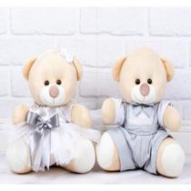 PELUCIA URSO CASAL PAJEM CINZA DAMINHA BRANCA DETALHE CINZA- 18cm