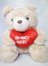 Pelúcia Urso Paupei Med com coração bordado Eu Amo Você na cor bege tamanho 39cm da 313 Toy