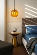 Pendente Globo De Vidro Âmbar Design Sofisticado 25cm, luminária pendente âmbar, mesa lateral dourada, mesa de cabeceira moderna, decoração de quarto