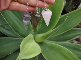 Pêndulo de Cristal Natural para Medição Energética Pêndulo de Cristal Natural para Medição Energética