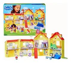 Peppa Pig Casa Grande Da Familia 80 Cm C/ 3 Figuras ( Evie, George e Peppa ) e Acessorios - Hasbro Peppa Pig Casa Grande Da Familia 80 Cm C/ 3 Figuras ( Evie, George e Peppa ) e Acessorios - Hasbro