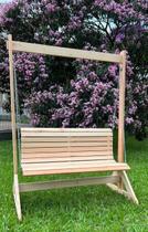 Pérgola com banco balanço para jardim de madeira Eucalipto natural 1,70x1,0 metro - Modelo Tannat Pérgola com banco balanço para jardim de madeira Eucalipto natural 1,70x1,0 metro - Modelo Tannat