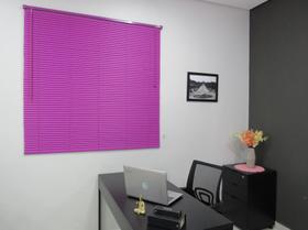 Persiana Horizontal PVC 25mm Color 0,80larg x 0,80alt Violeta - Pronta para instalar