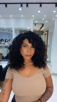 Peruca de Cabelo Humano Cacheado Brisa 1B - Elegância e Conforto Peruca de Cabelo Humano Cacheado Brisa 1B - Elegância e Conforto