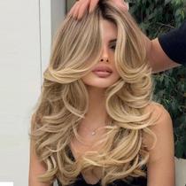 Peruca Jolelyne Long Golden Blonde Ondulada em camadas com franja de cortina