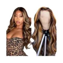 Peruca Sintética Longa Com Ondas Corporais 13x4 Lace Front Pré-Pronta Com Linha Capilar Natural E Peruca Sintética Longa Com Ondas Corporais 13x4 Lace Front Pré-Pronta Com Linha Capilar Natural E