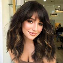 Peruca Ucubb Short Bob Wavy com franja na altura dos ombros para mulheres Peruca Ucubb Short Bob Wavy com franja na altura dos ombros para mulheres