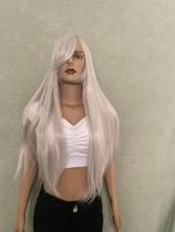 Peruca Wig Cinza Platinada Com Franja Premium 100cm 1 metro Peruca Wig Cinza Platinada Com Franja Premium 100cm 1 metro