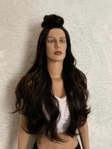 Peruca wig morena iluminada premium ondulada 75cm fibra premium