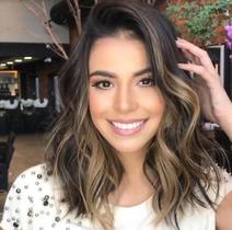 Peruca Wokex Feminina - Cabelo Curto Encaracolado e Ondulado - Estilo Fofo e Elegante