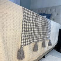 Peseira decorativa pompom para cama posta king/queen 2,50x0,65 Premium