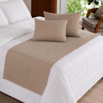 Peseira King 5 Peças Matelada com Almofadas Cheias Cama Posta Cor:Cáqui Peseira King 5 Peças Matelada com Almofadas Cheias Cama Posta Cor:Cáqui