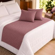 Peseira King 5 Peças Matelada com Almofadas Cheias Cama Posta Cor:Rosa Peseira King 5 Peças Matelada com Almofadas Cheias Cama Posta Cor:Rosa