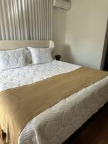 Peseira Manta Decorativa Pompom Sofá Sala Cama King Luxo Tricot 260x60cm