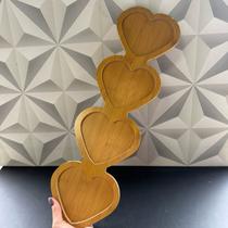 Petisqueira de bambu de coração com 4 divisórias para petisco frutas queijo petisquera marrom madeira bandeja coracao