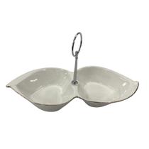 Petisqueira De Porcelana Branca Com Borda Dourada 2 Divisórias Bela Flor 25cm Petisqueira De Porcelana Branca Com Borda Dourada 2 Divisórias Bela Flor 25cm