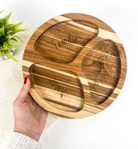 Petisqueira Redonda Teca com 3 divisórias Amor Gratidão Família Petisqueira Redonda Teca com 3 divisórias Amor Gratidão Família