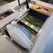 Pia Cuba Cozinha Gourmet 3 Andares 1,20 Metros Em Inox 304 Com Tabua De Corte, Cesto Multiuso E Escorredor De Pratos, Copos E Talheres