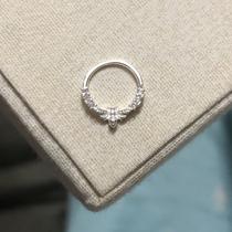 Piercing Abelha Zircônias Prata 925 para hélix e daith Piercing Abelha Zircônias Prata 925 para hélix e daith