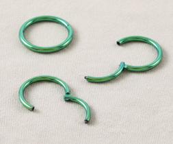 Piercing Argola Articulada Click 1.2mm em Titânio Verde Anodizado Piercing Argola Articulada Click 1.2mm em Titânio Verde Anodizado