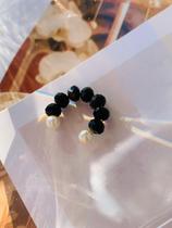 Piercing fake de orelha modelo redondo G cristal folheado