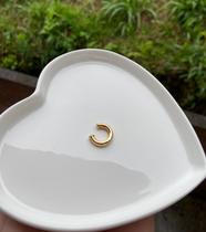 Piercing fake de orelha modelo tubo folheado a ouro