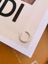 Piercing fake de pressão folheado redondo trabalhado