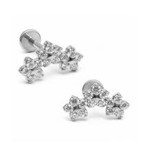 Piercing Labret Cluster Trio Flores em Titânio com Zircônias Rosca Interna