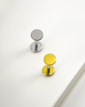 Piercing Labret com Disco Liso em Titânio - Joia Minimalista para Perfurações Auriculares e Bucais