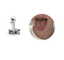 Piercing lingua modelo mensagem sexy estilo detalhe