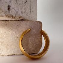 Piercing liso dourado