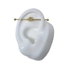 Piercing transversal de aço com banho de ouro meia lua e estrela zircônias