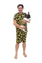 Pijama Curto Masculino e Roupa Pet Divertido Patinhas Douradas