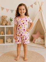 Pijama Infantil Menina Verão em Malha Estampa Morangos e Sol Blusa Manga Curta e Shorts