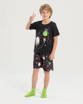 Pijama Verão Menino Preto Camiseta com Bolso e Bermuda Astronauta no Espaço