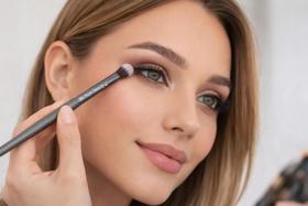 Pincel para Iluminador Facial Profissional Cerdas Macias, Alta Precisão, Acabamento Natural Life Form Beauty Pincel para Iluminador Facial Profissional Cerdas Macias, Alta Precisão, Acabamento Natural Life Form Beauty