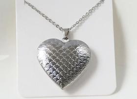 Pingente com Corrente em Aço Inox Coração Relicário Apaixonados