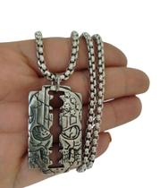 Pingente com Corrente em Design Gilete Caveira Dupla Face