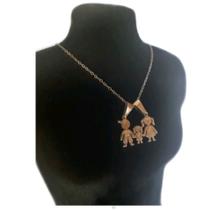 Pingente com corrente Família (Pai Mãe e Filha ou Pai mãe e filho)