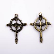 Pingente crucifixo com coroa de espinhos 53x36mm em zamac com 06 peças