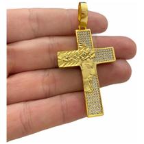 Pingente Cruz Cravejado com Pedras Banhado Ouro 18k Pingente Cruz Cravejado com Pedras Banhado Ouro 18k