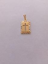 Pingente cruz placa 2,2cm, com banho de ouro 18k. Pingente cruz placa 2,2cm, com banho de ouro 18k.