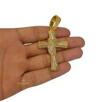 Pingente Cruz Trançada Cravejado - 7x3,5cm - 15g - Cordões de 5mm a 10mm - Banhado Ouro 18k