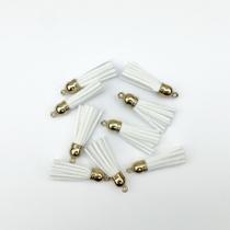 Pingente de Camurça 3cm Branco Enfeite para Chaveiro - 10 unidades Pingente de Camurça 3cm Branco Enfeite para Chaveiro - 10 unidades
