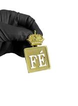 Pingente Fé Quadrada Coroa Banhado A Ouro 18K