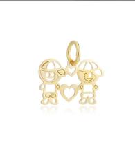 Pingente Filhos Meninos Corte A Laiser Banhada A Ouro 18k