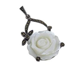 Pingente flor em madrepérola