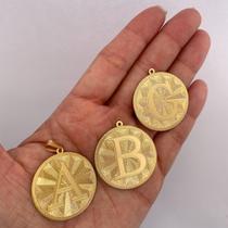 Pingente Inicial Design Redondo Semijoia com Letra Personalizada Banhada a Ouro 18k Simonatto