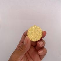 Pingente Inicial Redondo Texturizado Semijoia com Letra Banhada a Ouro 18k Simonatto